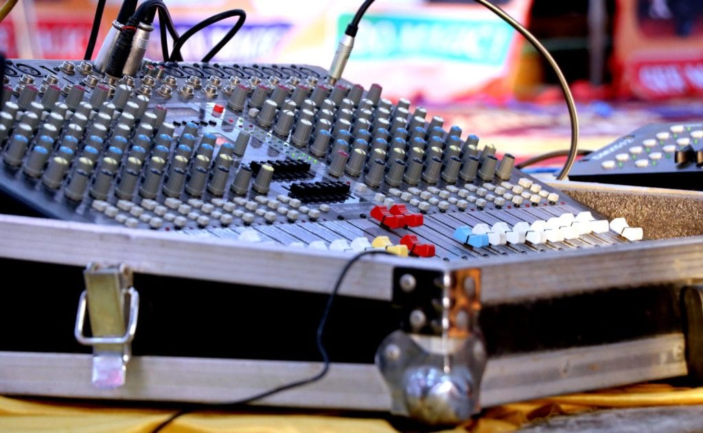 הגברה ותאורה