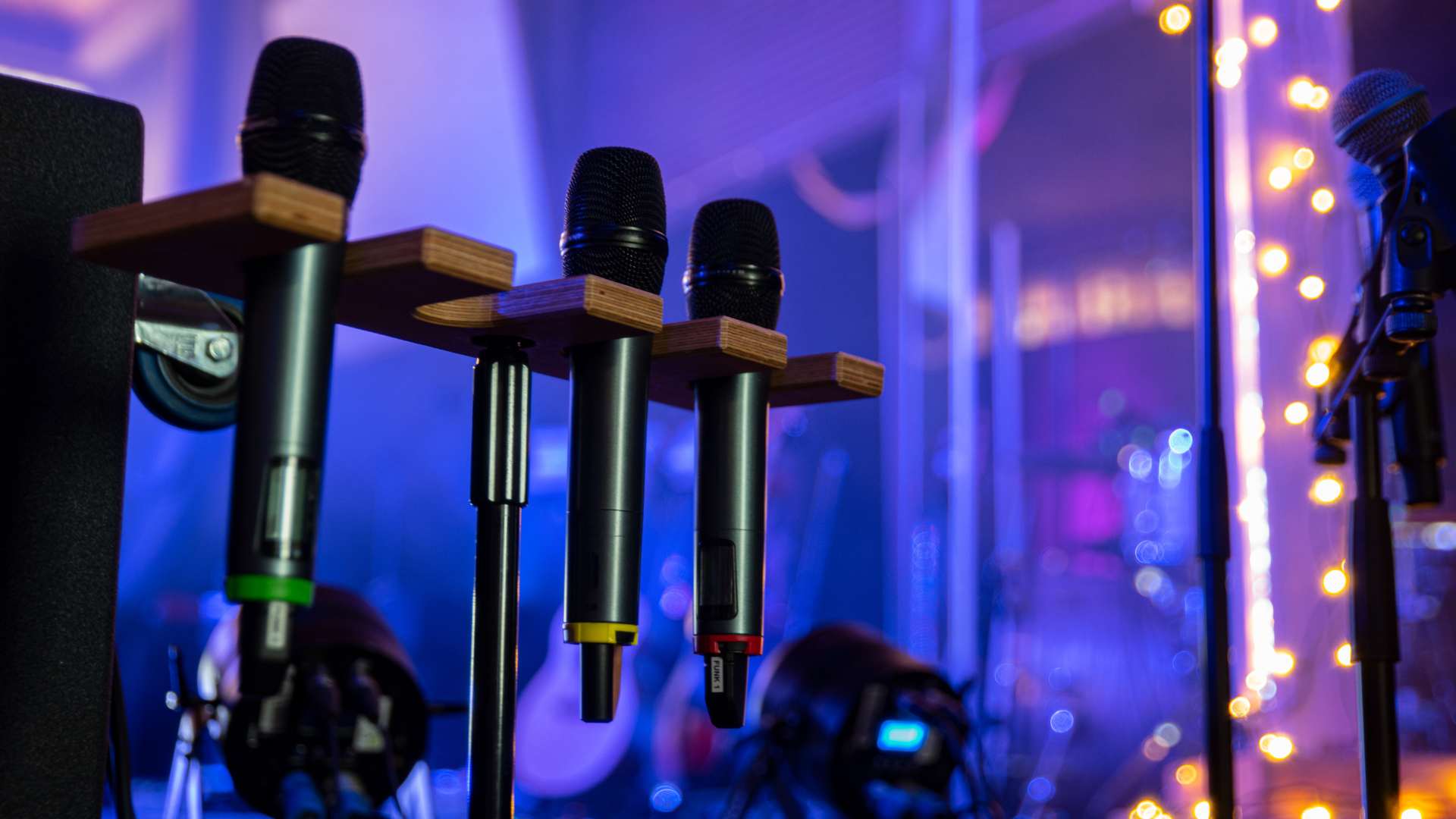 השכרת תאורה והגברה - איך לבחור ציוד מתאים לאירועים קטנים 1 השכרת תאורה והגברה